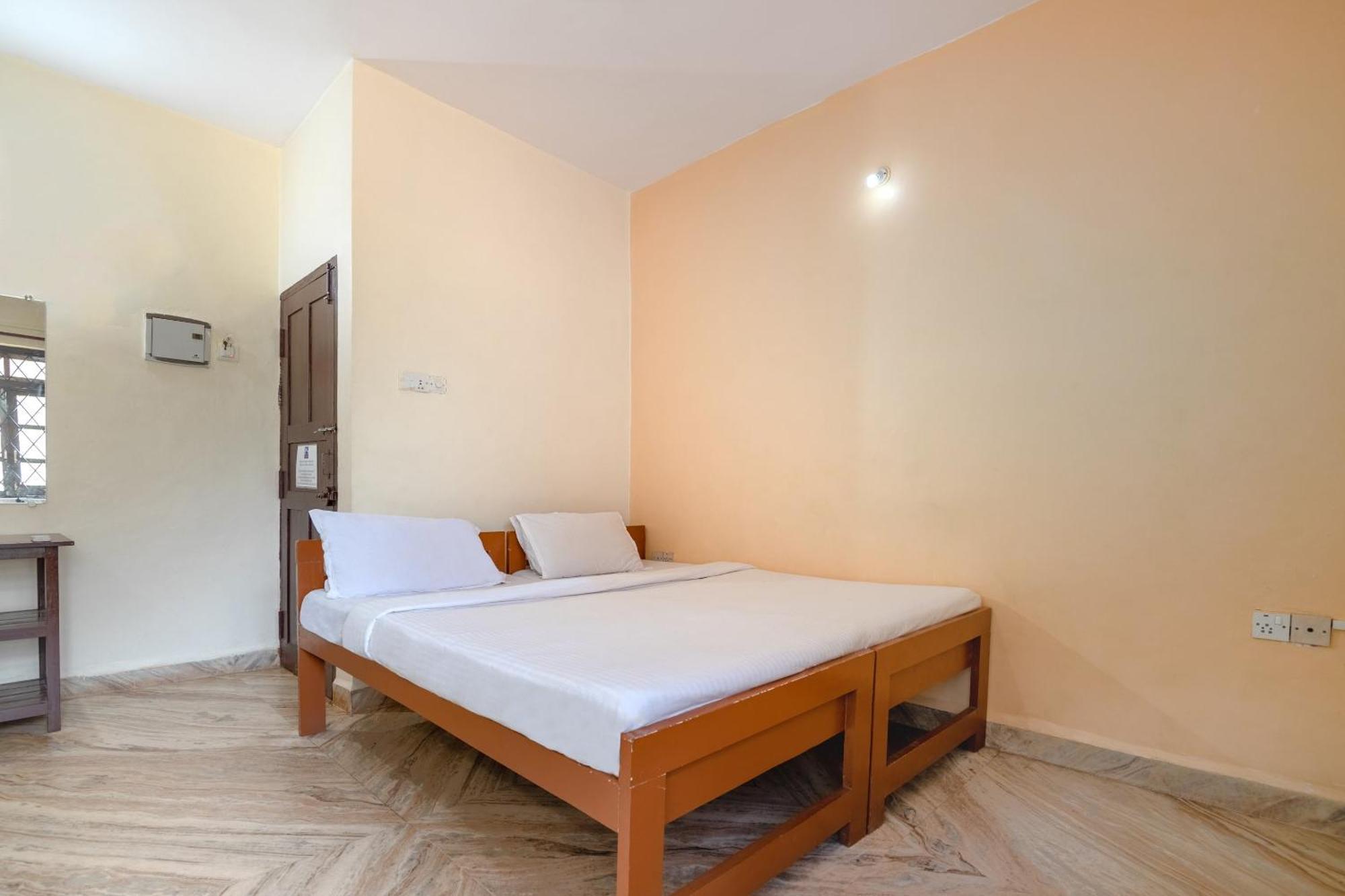 Spot On Ps Guest House Calangute Ngoại thất bức ảnh