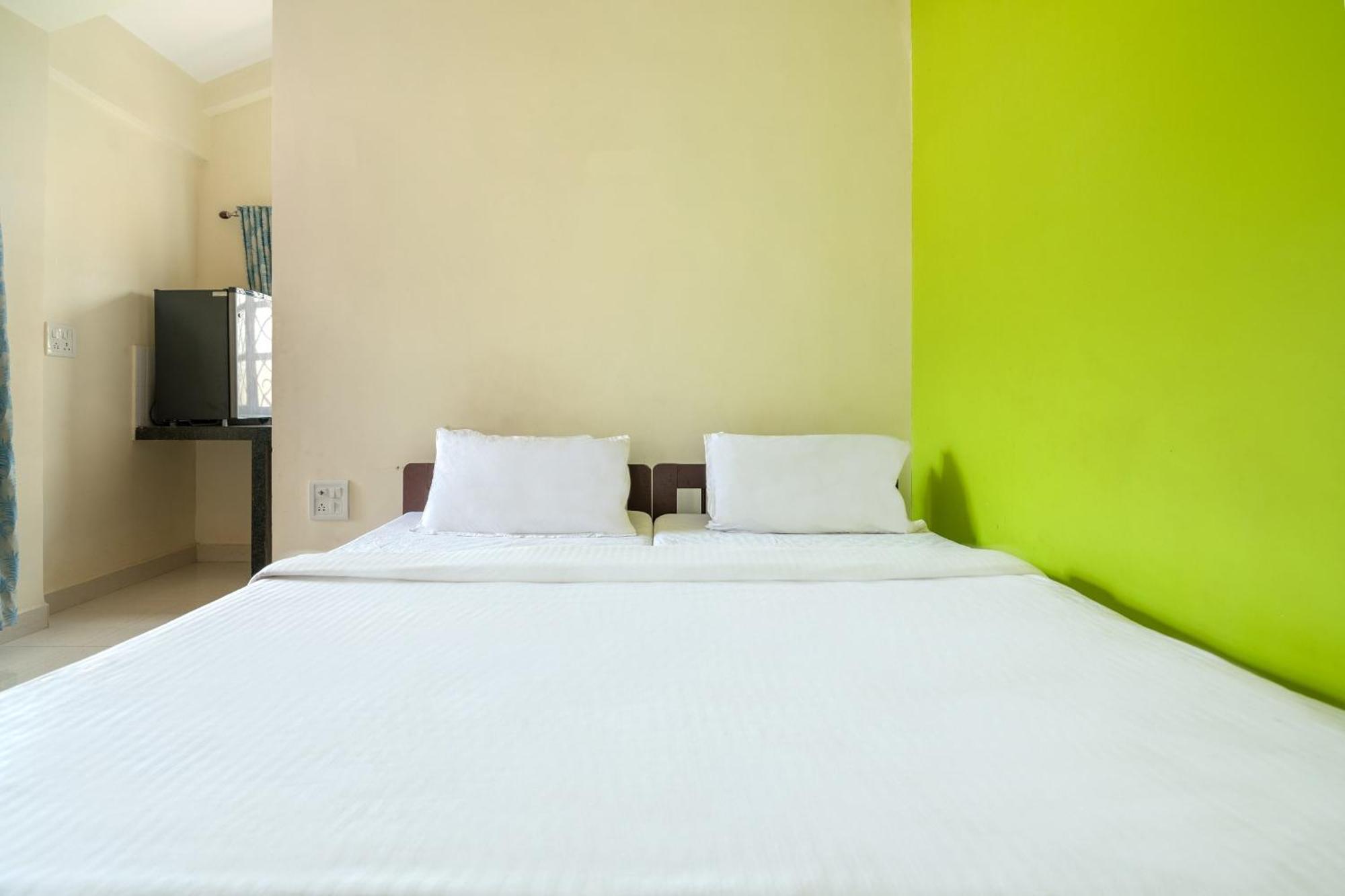 Spot On Ps Guest House Calangute Ngoại thất bức ảnh