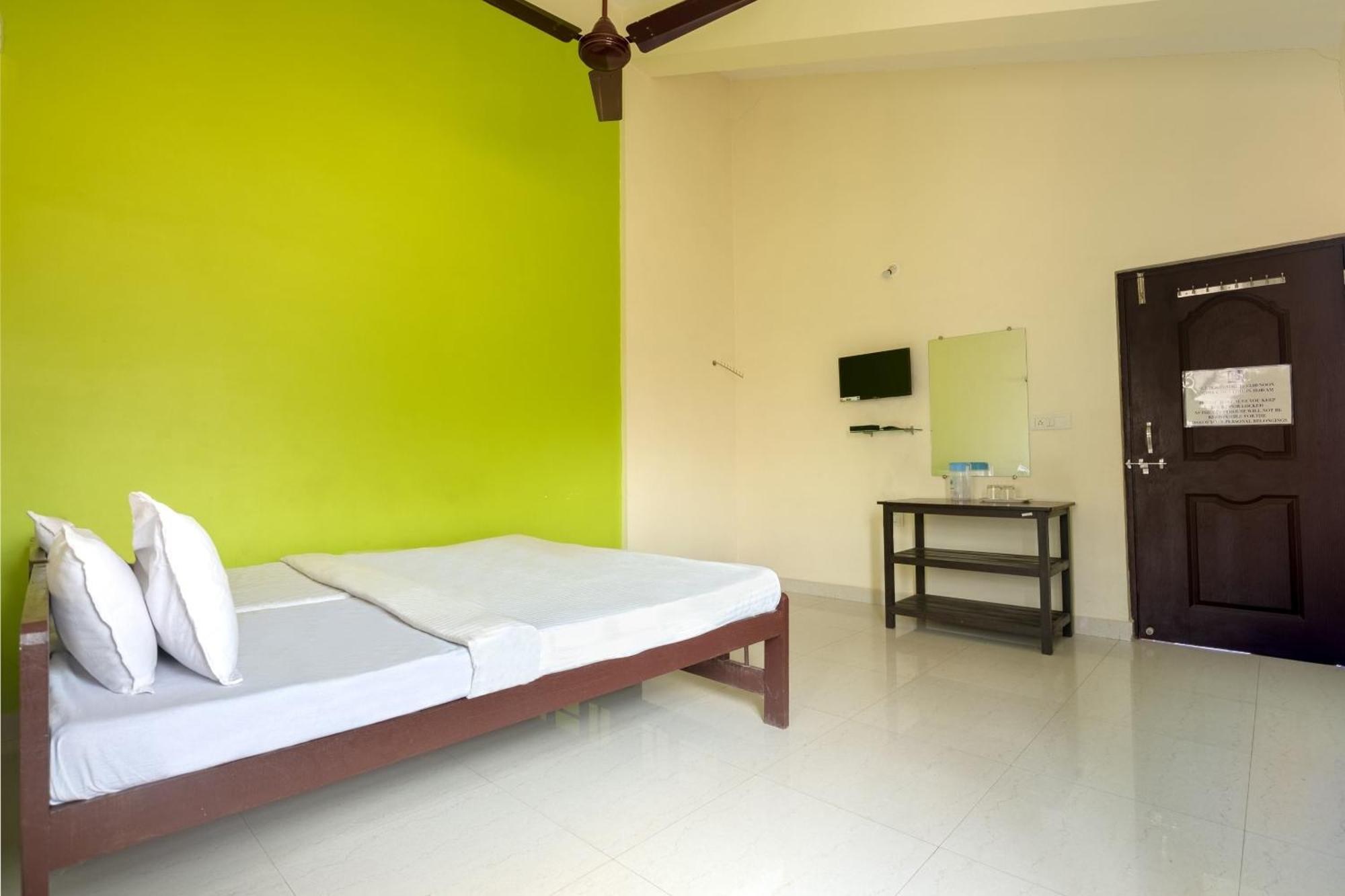 Spot On Ps Guest House Calangute Ngoại thất bức ảnh