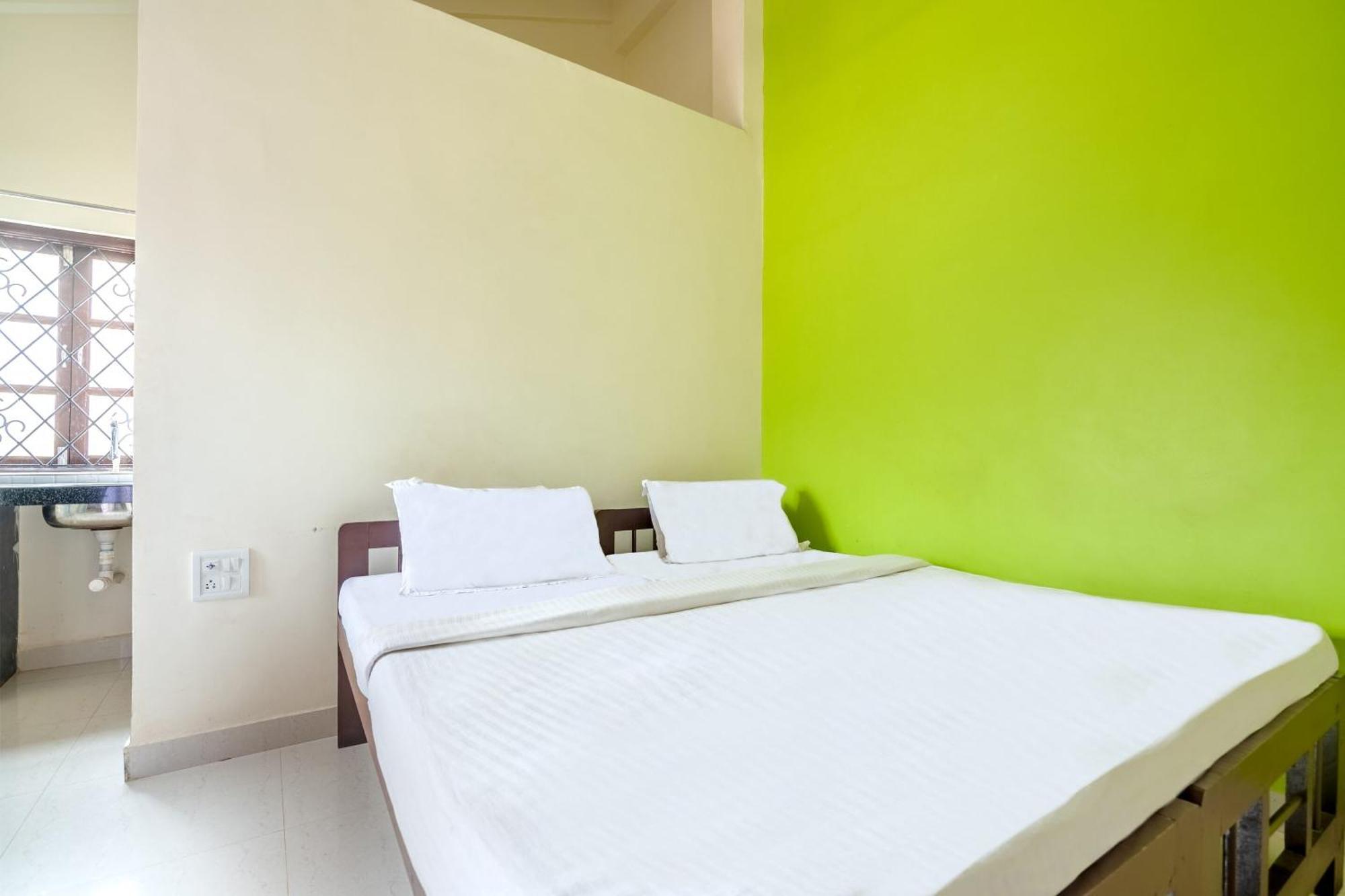 Spot On Ps Guest House Calangute Ngoại thất bức ảnh