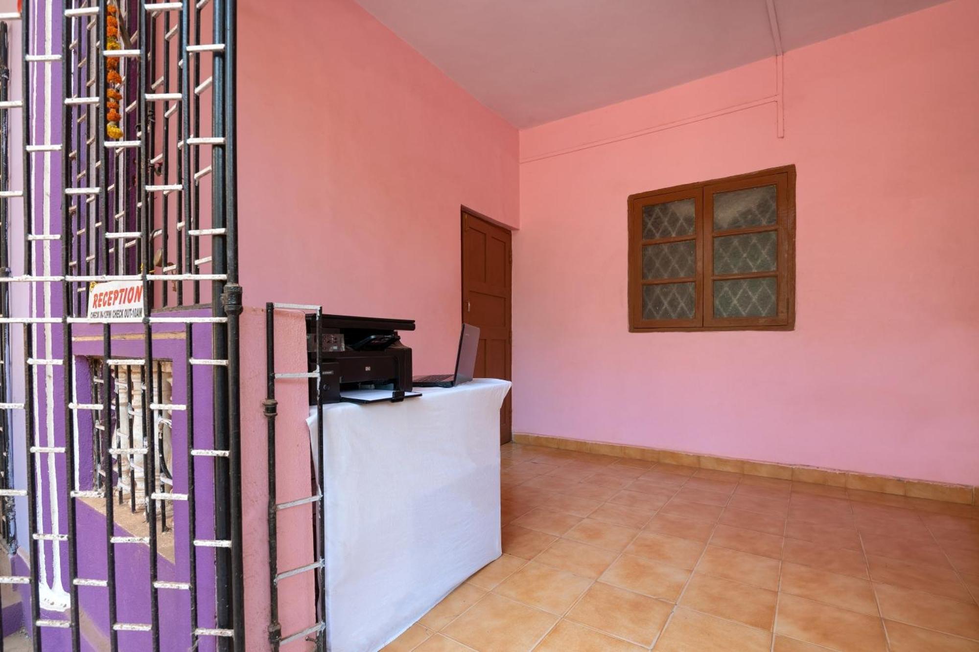 Spot On Ps Guest House Calangute Ngoại thất bức ảnh