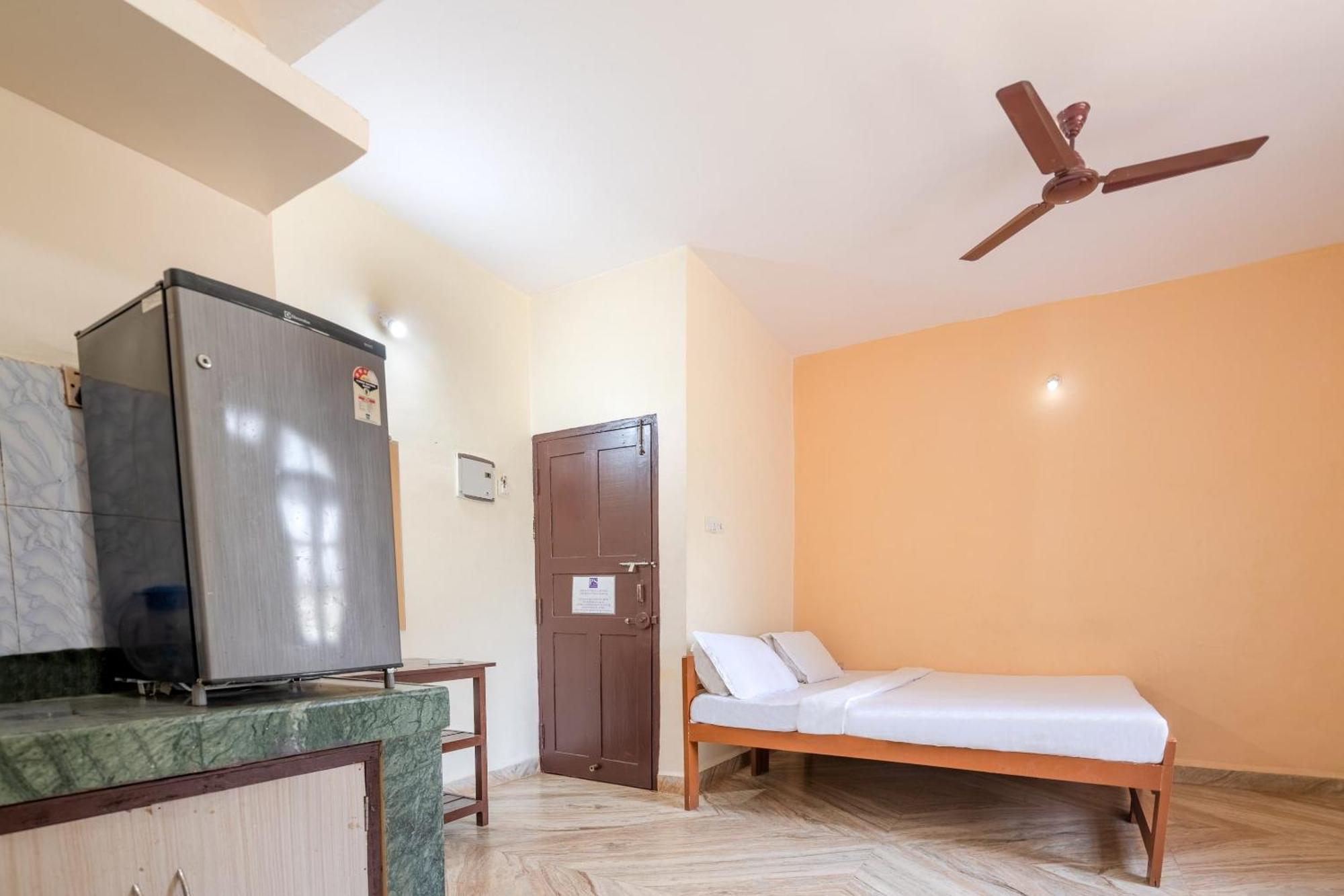 Spot On Ps Guest House Calangute Ngoại thất bức ảnh